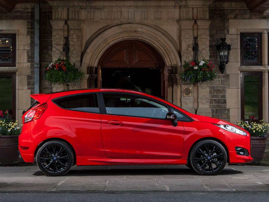  Ford Fiesta Zetec S Red 2014 года  (UK) (фото 12 из 26)